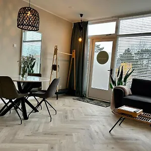 https://amsterdam-beach-apartment-34-private-garden.zandvoort-hotels.com